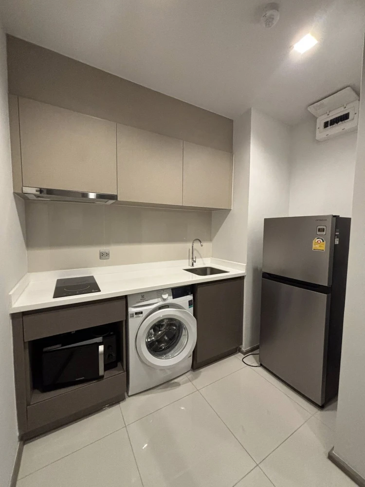 For rent: Life Ladprao Valley, 21st floor unit. Spacious living area, fully furnished and equipped with appliances. Don't miss out!