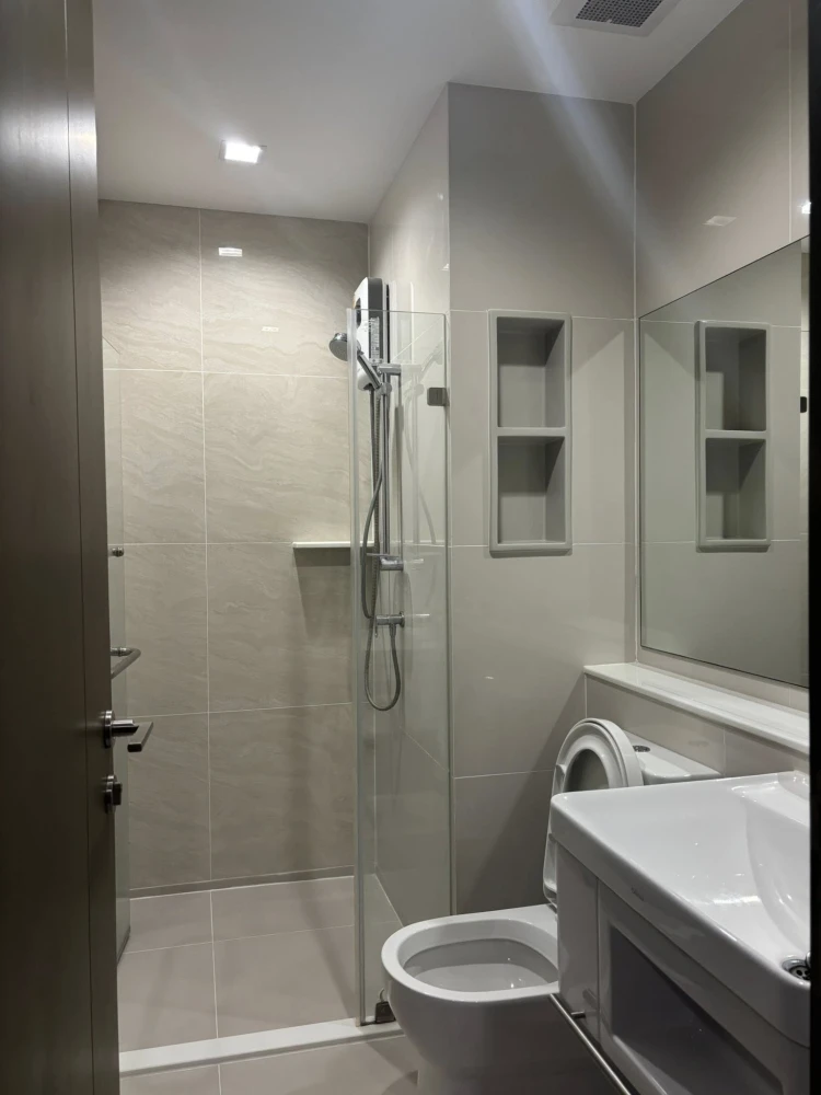 For rent: Life Ladprao Valley, 21st floor unit. Spacious living area, fully furnished and equipped with appliances. Don't miss out!