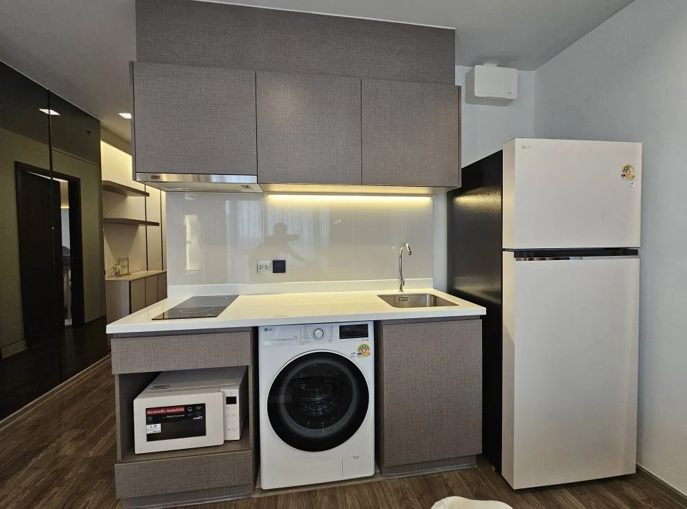 For rent: Life Ladprao Valley, high floor, nice room, built-in furniture, hurry and reserve now.