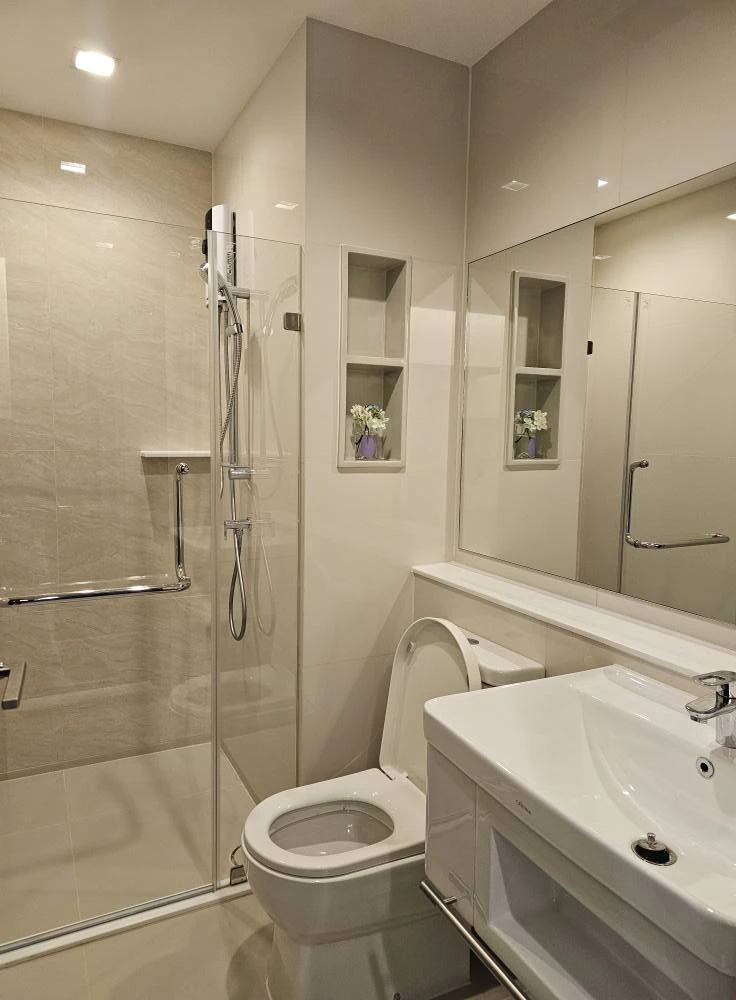 For rent: Life Ladprao Valley, high floor, nice room, built-in furniture, hurry and reserve now.