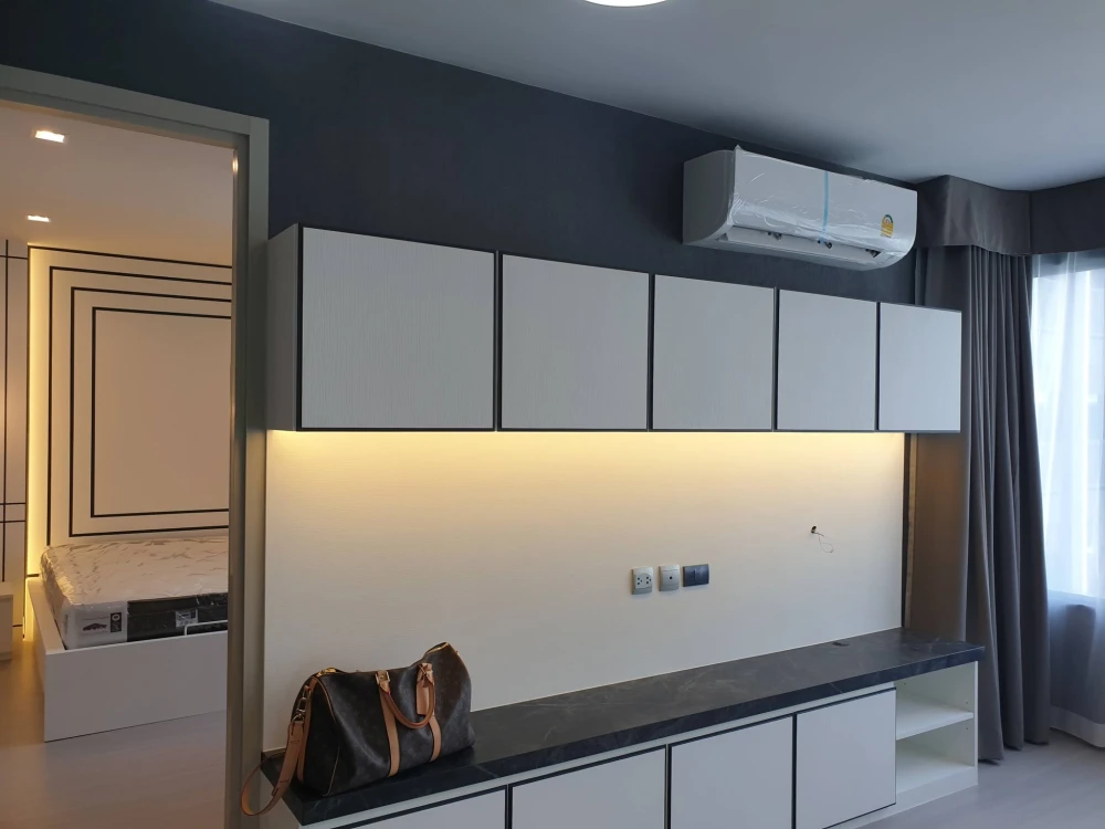 For rent: Life Ladprao Valley, high floor unit, fully furnished and ready to move in. Book now!
