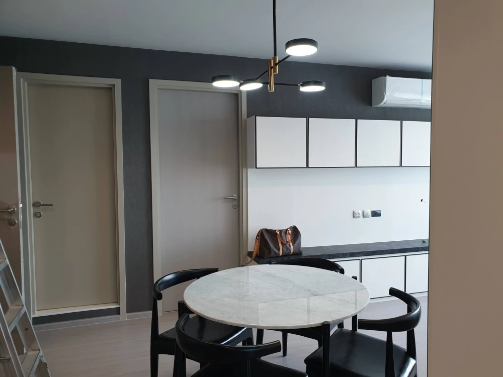 For rent: Life Ladprao Valley, high floor unit, fully furnished and ready to move in. Book now!
