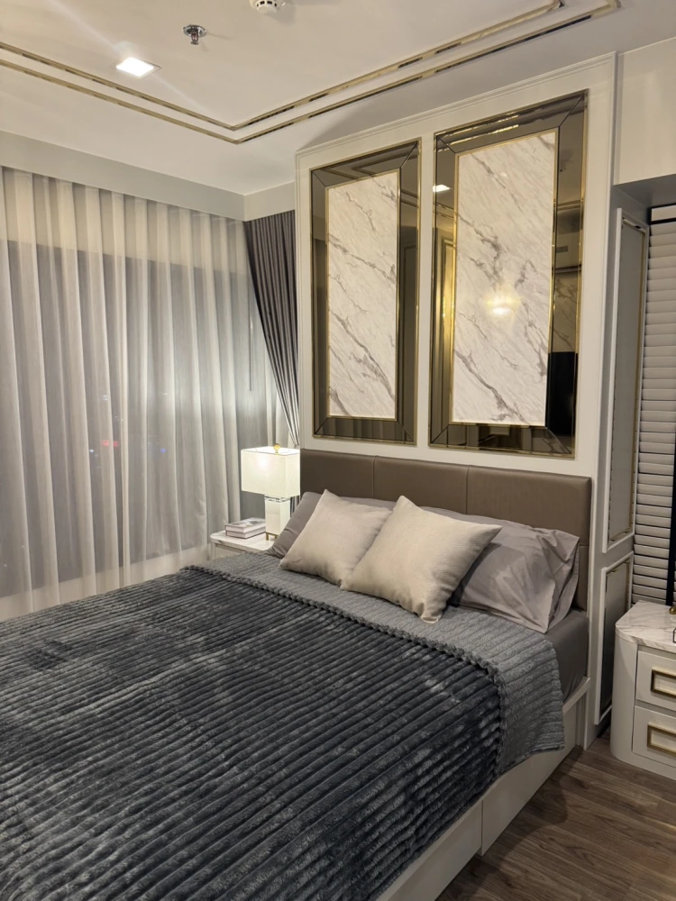 For rent: Life Ladprao Valley, high floor unit with 700-rai Chatuchak Park view. Fully furnished with built-in features. Don't miss out!