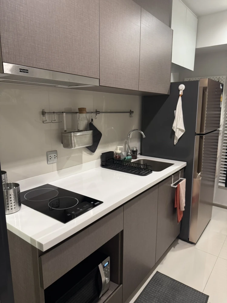 For rent: Life Ladprao Valley, high floor unit with 700-rai Chatuchak Park view. Fully furnished with built-in features. Don't miss out!