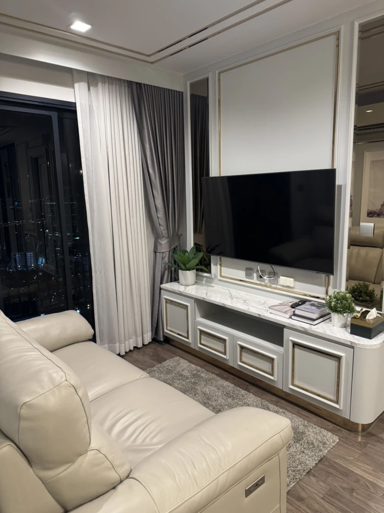 For rent: Life Ladprao Valley, high floor unit with 700-rai Chatuchak Park view. Fully furnished with built-in features. Don't miss out!