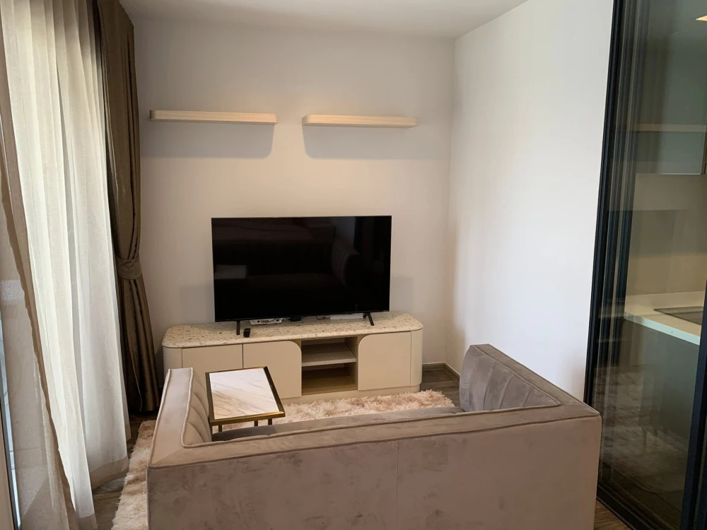 For rent: Life Ladprao Valley, very high floor room (30th floor), fully furnished, book now, don't wait.