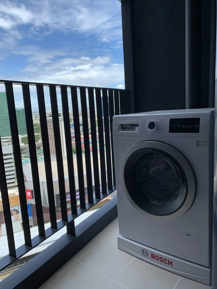 For rent: Life Ladprao Valley, very high floor room (30th floor), fully furnished, book now, don't wait.