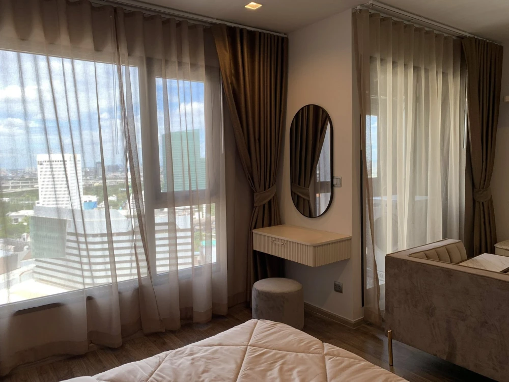 For rent: Life Ladprao Valley, very high floor room (30th floor), fully furnished, book now, don't wait.