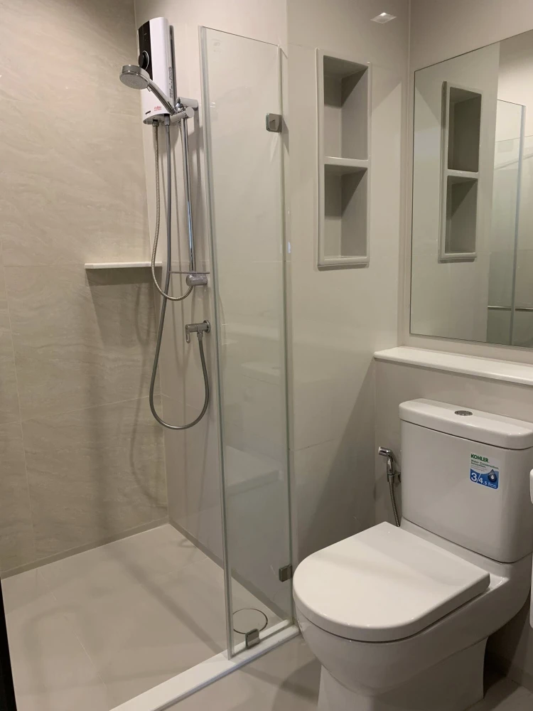 For rent: Life Ladprao Valley, very high floor room (30th floor), fully furnished, book now, don't wait.