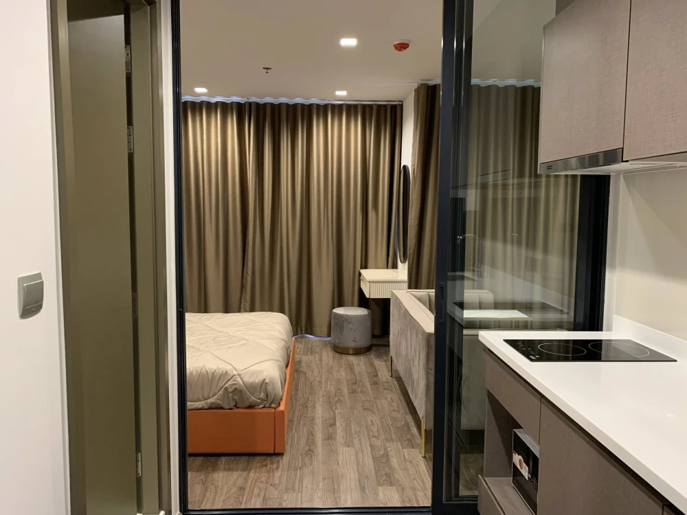For rent: Life Ladprao Valley, very high floor room (30th floor), fully furnished, book now, don't wait.
