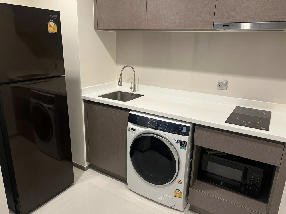 For rent: Life Ladprao Valley, north-facing unit, great location, fully furnished. What are you waiting for?