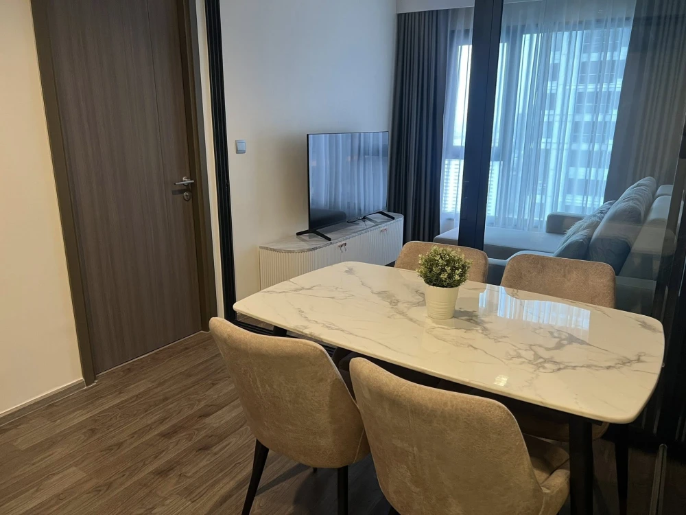 For rent: Life Ladprao Valley, north-facing unit, great location, fully furnished. What are you waiting for?