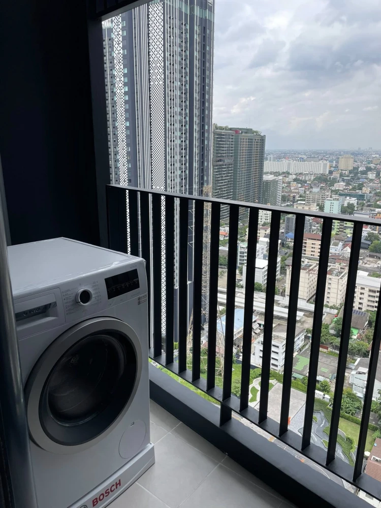 For rent: Life Ladprao Valley, a lovely room with complete furniture and appliances. Just bring your bags and move in!