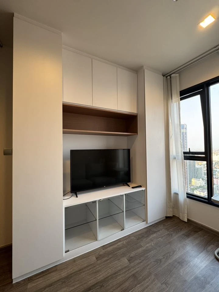For rent: Life Ladprao Valley, a lovely room with complete amenities and beautiful, unblocked views from a high floor. Book now!