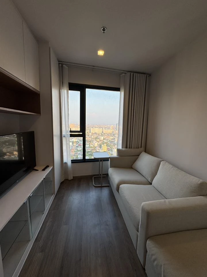 For rent: Life Ladprao Valley, a lovely room with complete amenities and beautiful, unblocked views from a high floor. Book now!