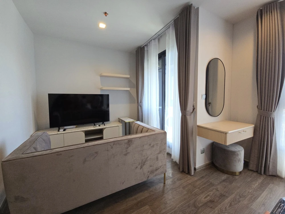 For rent: Life Ladprao Valley, a nice room with a beautiful city view from a high floor. Comes with complete furniture. Don't miss it.