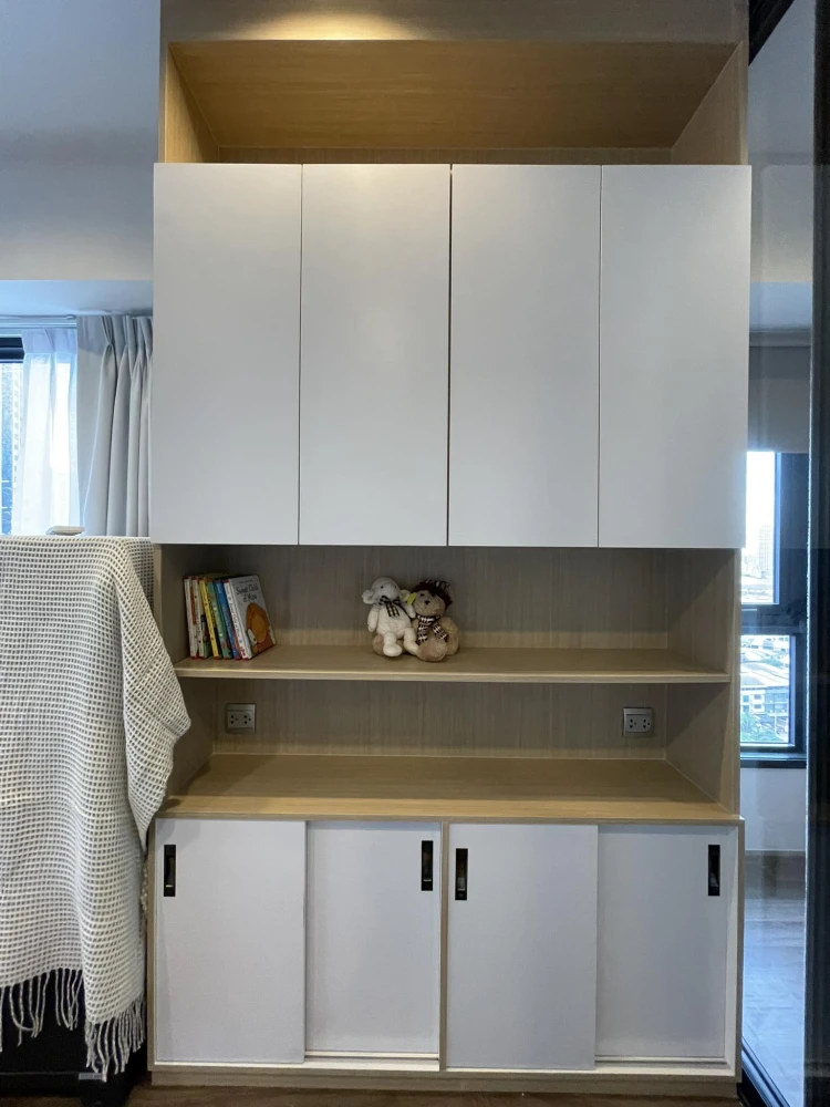 For rent: Life Ladprao Valley, corner room, very private, beautiful room decorated in modern + Muji style, built-in cabinets throughout the room, plen