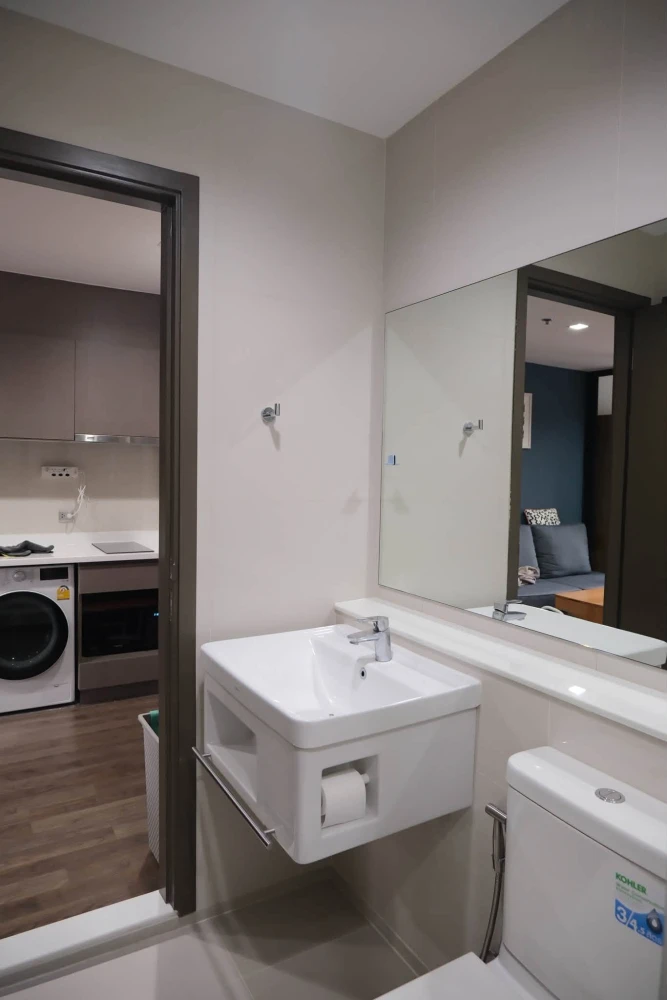 For rent: Life Ladprao Valley, corner unit, quiet, fully furnished, ready to move in.