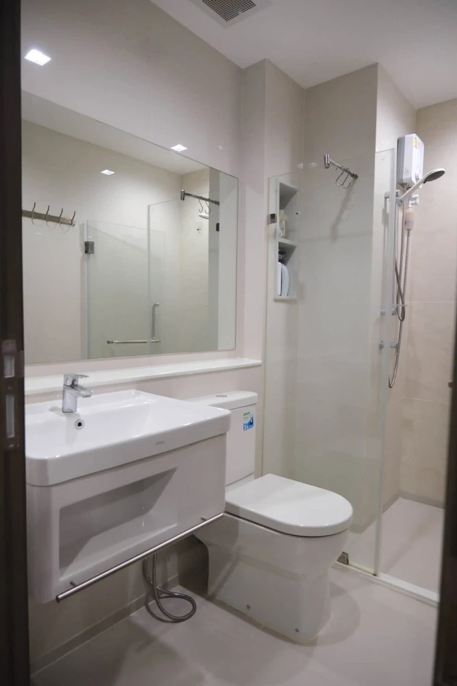 For rent: Life Ladprao Valley, corner unit, quiet, fully furnished, ready to move in.