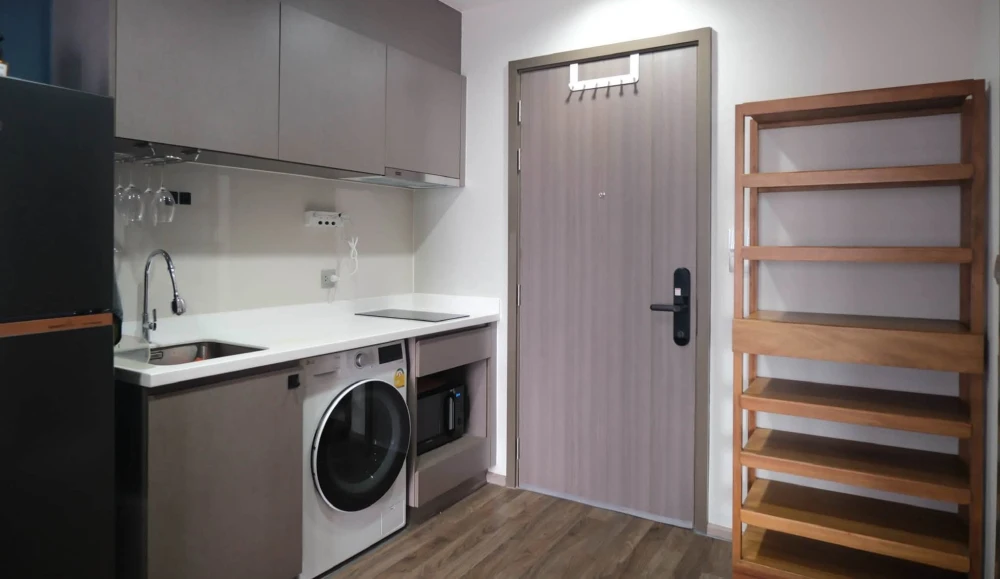 For rent: Life Ladprao Valley, corner unit, quiet, fully furnished, ready to move in.