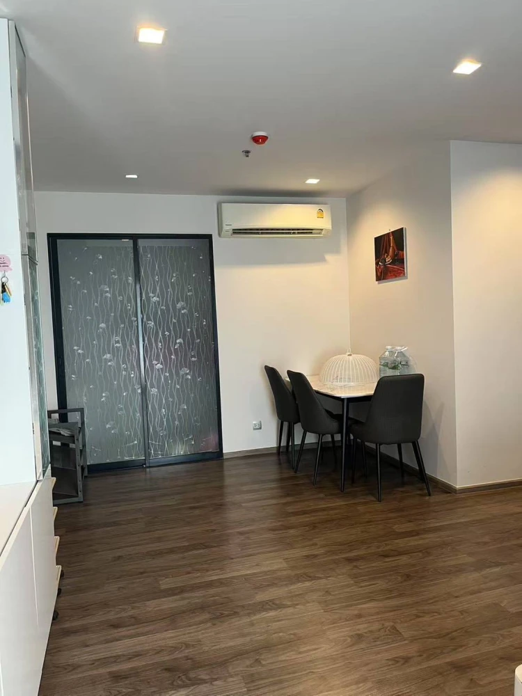 For rent: Life Ladprao Valley, corner room, very quiet, 2 bedrooms, 2 bathrooms, spacious area, comfortable, don't miss it.