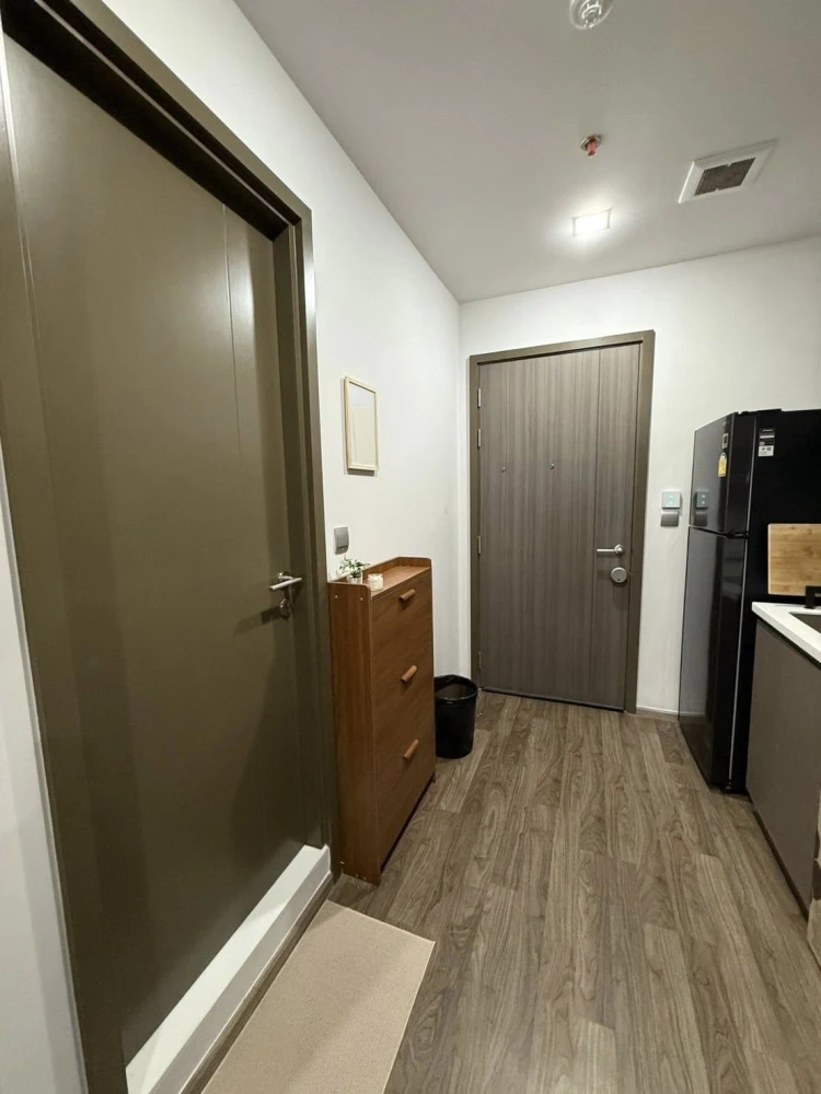 For rent: Life Ladprao Valley, studio room, high floor, garden and pool view, north facing (not hot, not direct sunlight). Don't miss out!