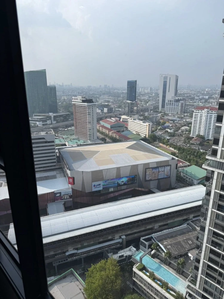 For rent: Life Ladprao Valley, studio room, high floor, garden and pool view, north facing (not hot, not direct sunlight). Don't miss out!
