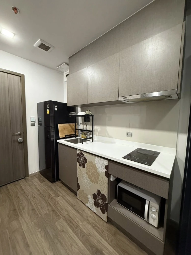 For rent: Life Ladprao Valley, studio room, high floor, garden and pool view, north facing (not hot, not direct sunlight). Don't miss out!