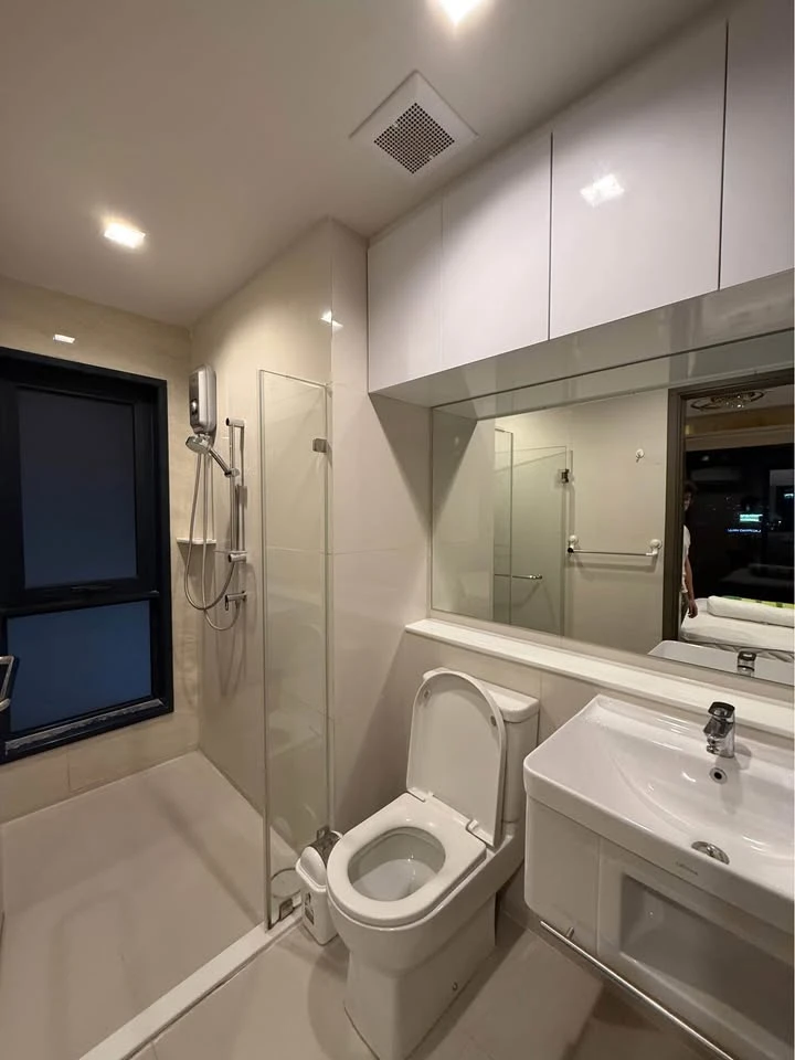 For rent: Life Ladprao Valley, a beautifully decorated room with stunning built-in walls and complete amenities. Reserve now!