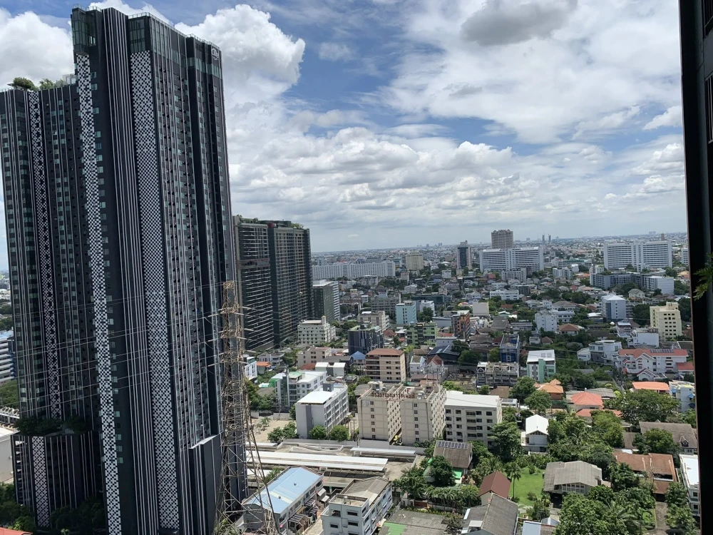 For rent: Life Ladprao Valley, fully furnished, complete with electrical appliances. Hurry and reserve now before it's gone.