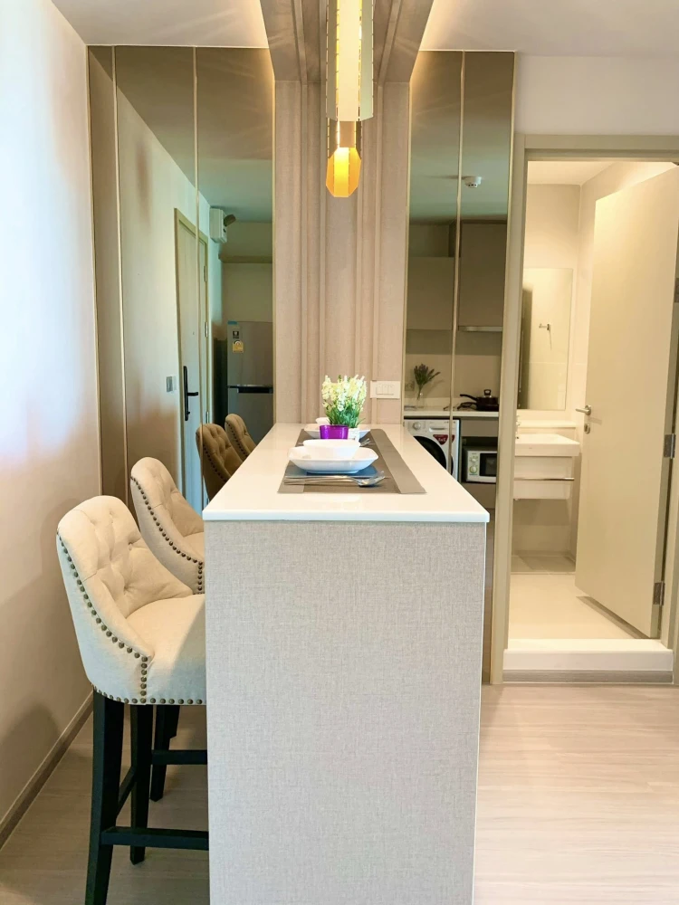 For rent: Life Ladprao, high-rise condo, beautifully decorated, with built-in furniture, ready to move in, hurry and book now!