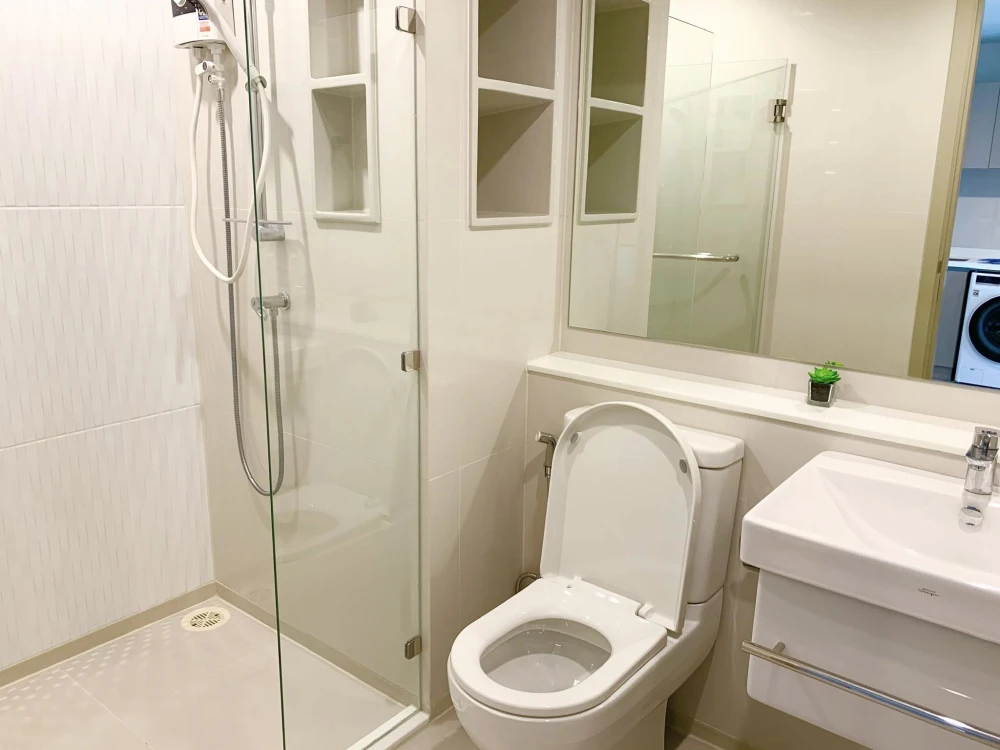 For rent: Life Ladprao, high-rise condo, beautifully decorated, with built-in furniture, ready to move in, hurry and book now!