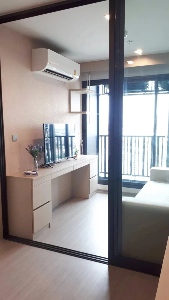 For rent: Life Ladprao, high-rise condo, beautifully decorated, with built-in furniture, ready to move in, hurry and book now!