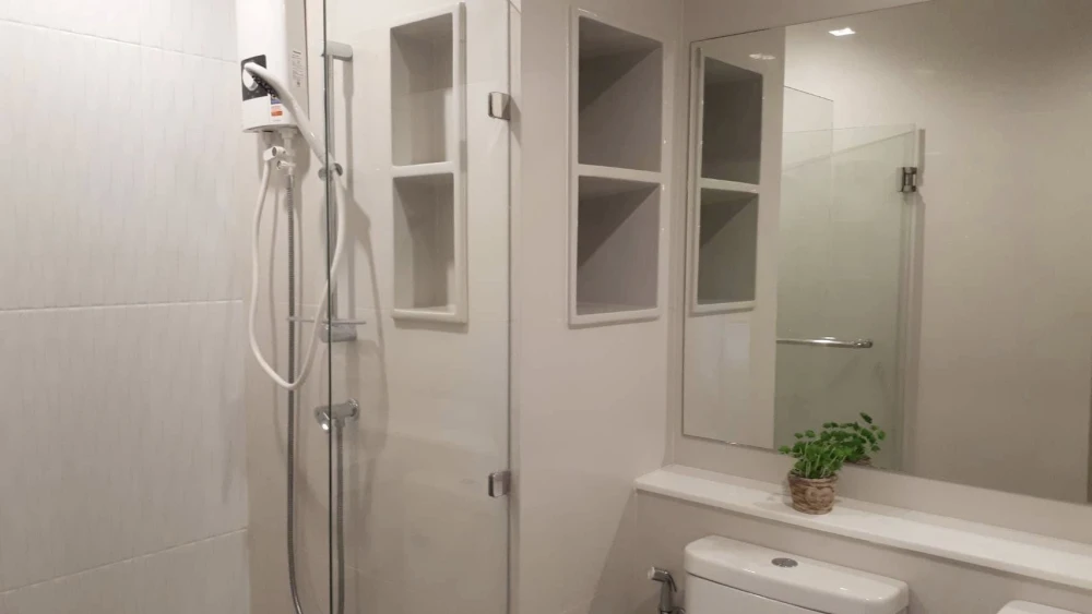 For rent: Life Ladprao, high-rise condo, beautifully decorated, with built-in furniture, ready to move in, hurry and book now!