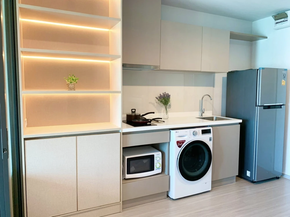 For rent: Life Ladprao, high-rise condo, beautifully decorated, with built-in furniture, ready to move in, hurry and book now!