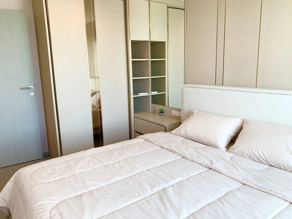 For rent: Life Ladprao, high-rise condo, beautifully decorated, with built-in furniture, ready to move in, hurry and book now!