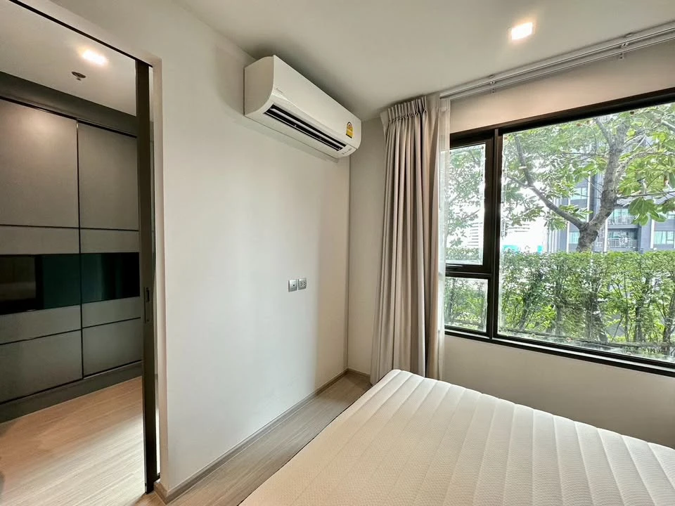 For rent: Life Ladprao condo, 11th floor, 35 sq.m., fully furnished. Just bring your belongings and move in.