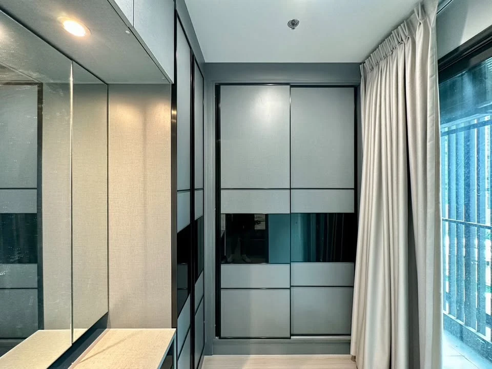 For rent: Life Ladprao condo, 11th floor, 35 sq.m., fully furnished. Just bring your belongings and move in.