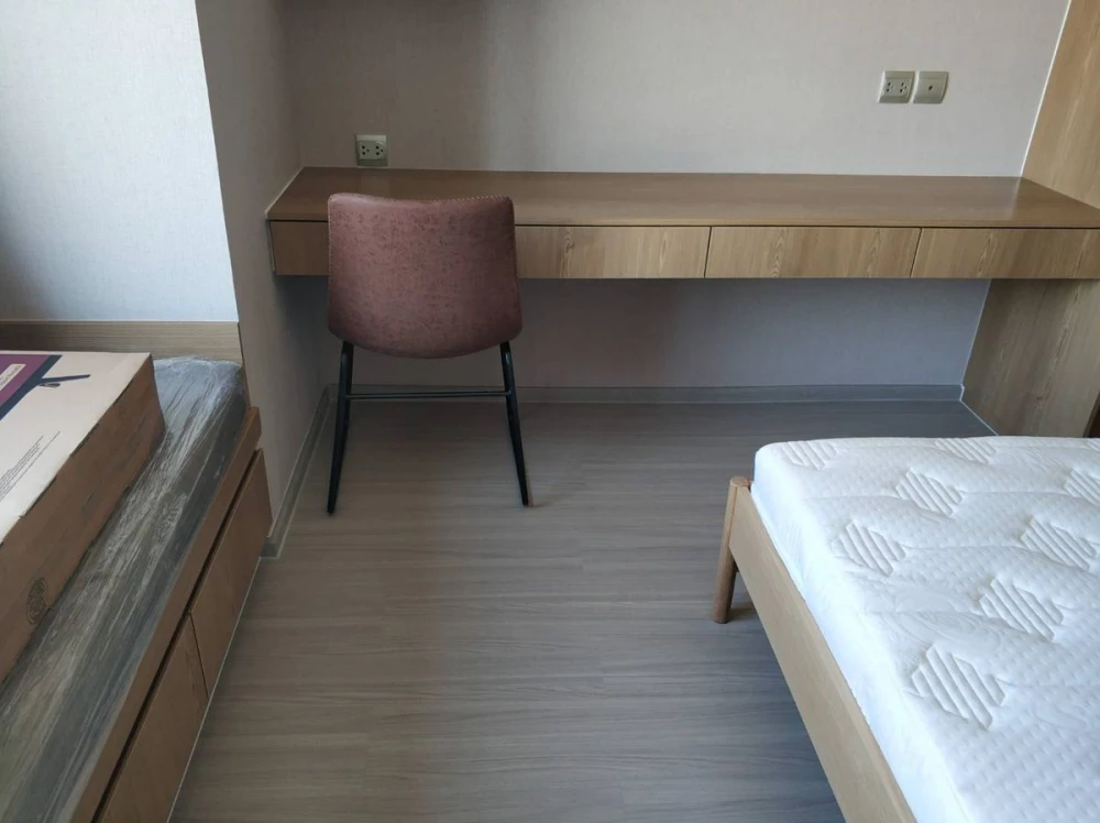 For rent: Life Ladprao, 44th floor, corner room, city view, fully furnished, ready to move in, reserve now, don't wait.