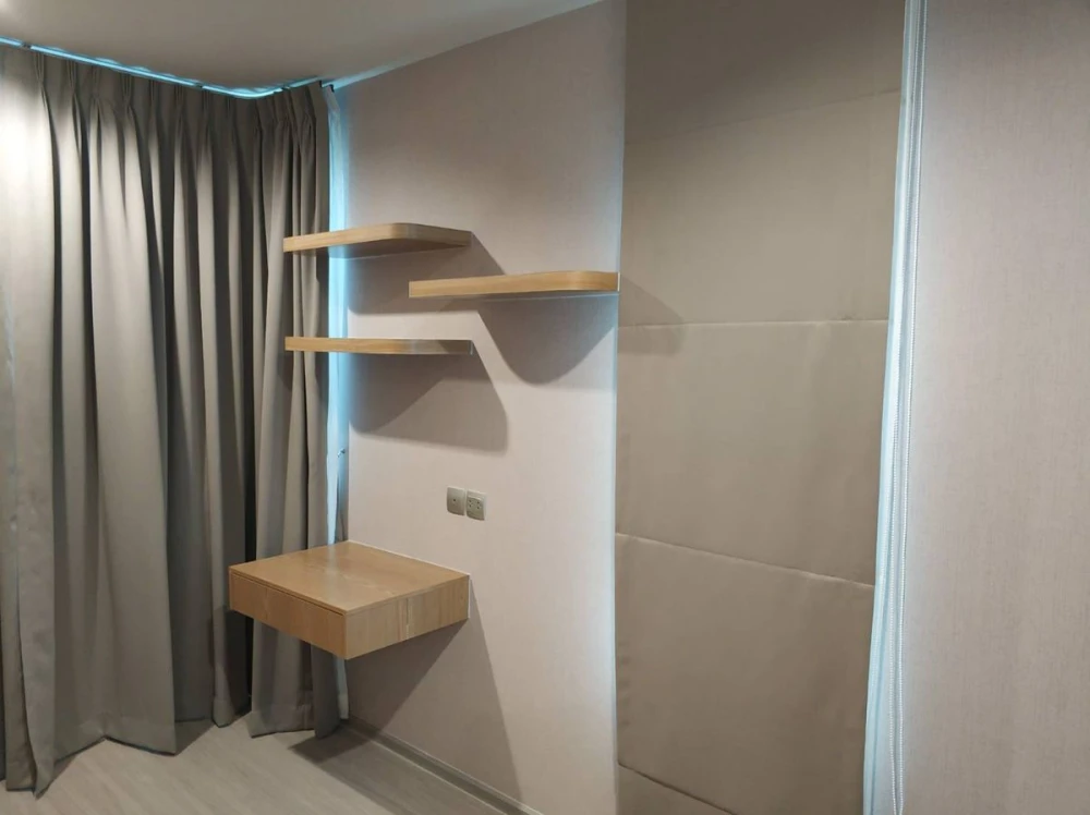 For rent: Life Ladprao, 44th floor, corner room, city view, fully furnished, ready to move in, reserve now, don't wait.