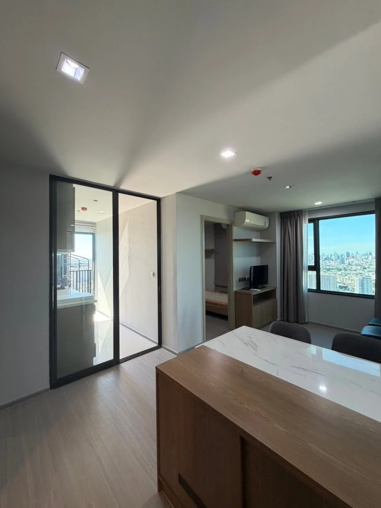 For rent: Life Ladprao, 44th floor, corner room, city view, fully furnished, ready to move in, reserve now, don't wait.