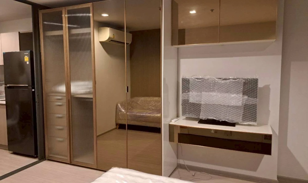 For rent: Life Ladprao condo. Quiet location, no noise disturbance. Not next to the elevator or garbage room. Fully furnished with appliances, ready t