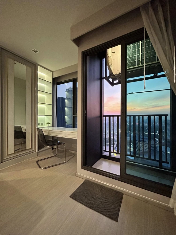 ให้เช่า Life Ladprao ห้อง Built-in โทนสีขาว วิวสวนรถไฟ ชั้นสูงชมพระอาทิตย์ตกสวย จองเลยอย่าลังเล