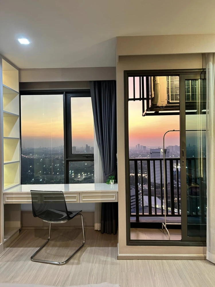 ให้เช่า Life Ladprao ห้อง Built-in โทนสีขาว วิวสวนรถไฟ ชั้นสูงชมพระอาทิตย์ตกสวย จองเลยอย่าลังเล