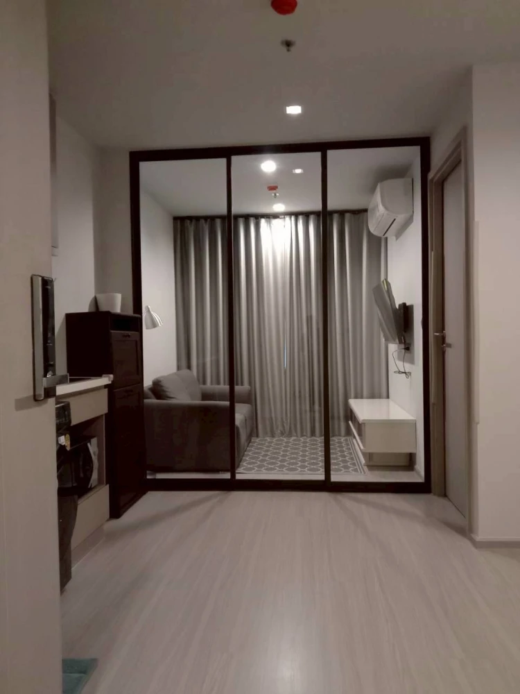 For rent: Life Ladprao, One bed plus room, North side, 27th floor, City view, complete here, just come with your belongings and you can move in.