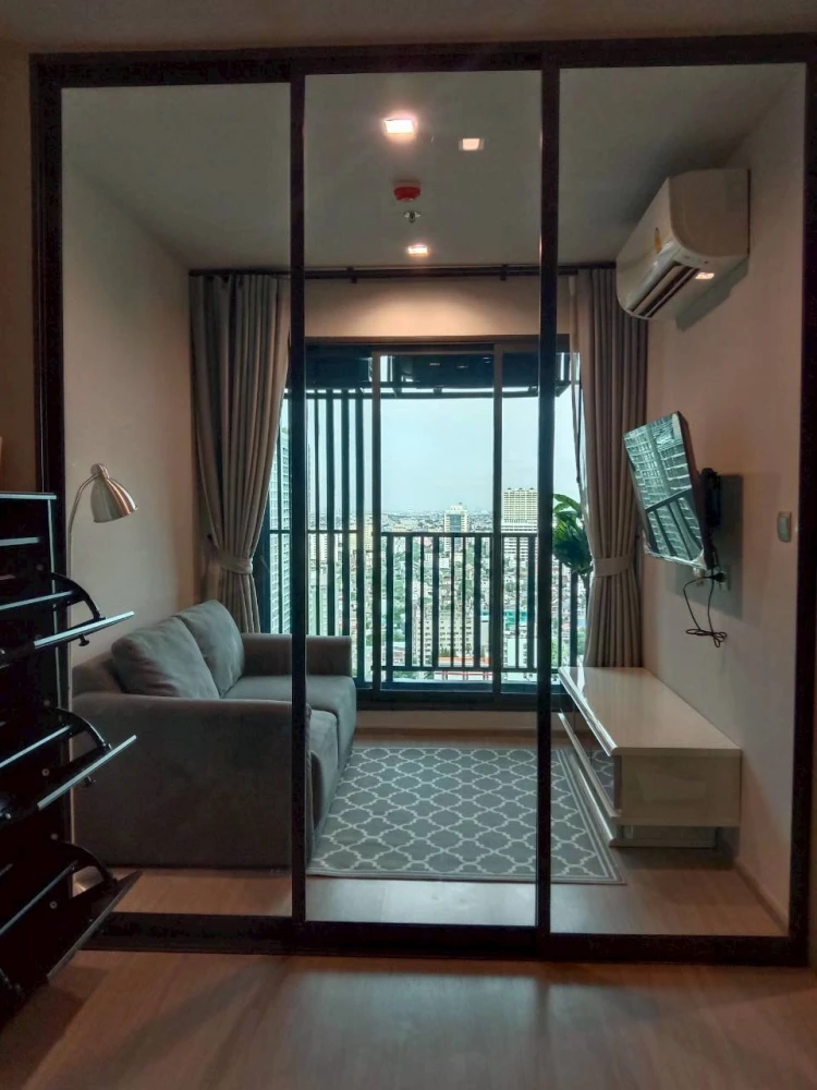 For rent: Life Ladprao, One bed plus room, North side, 27th floor, City view, complete here, just come with your belongings and you can move in.