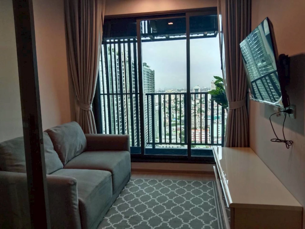 For rent: Life Ladprao, One bed plus room, North side, 27th floor, City view, complete here, just come with your belongings and you can move in.