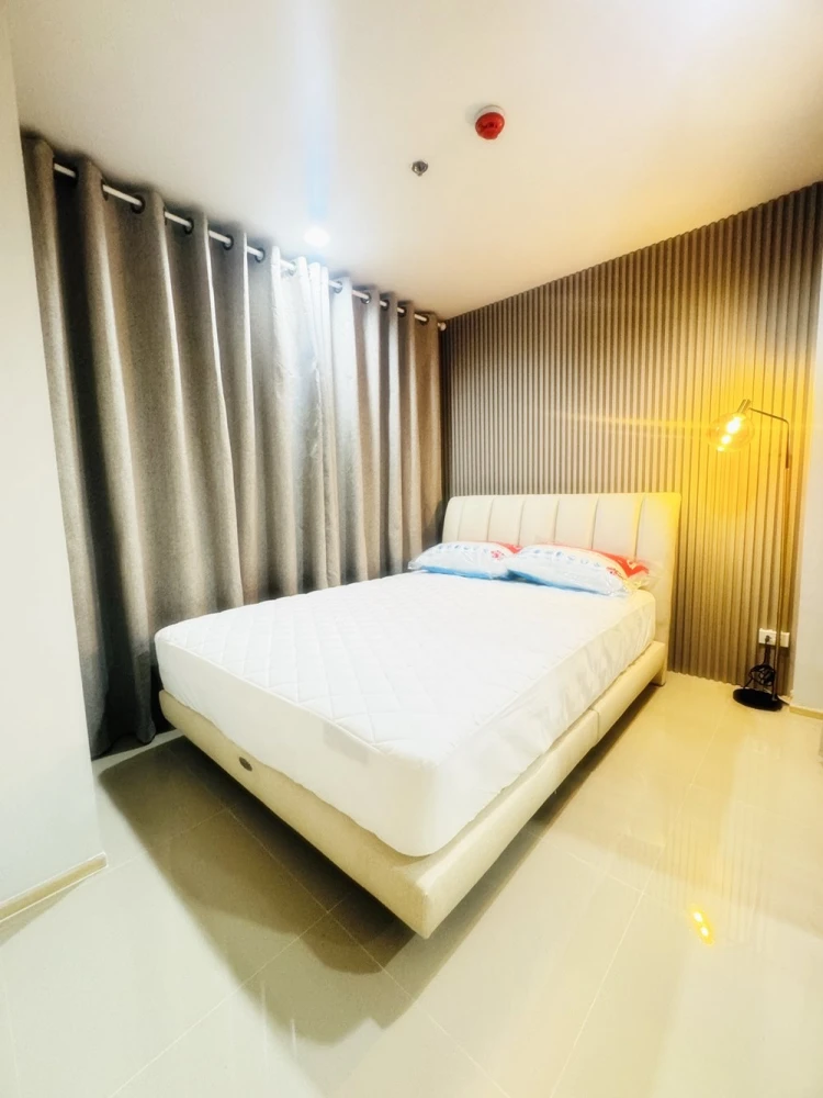 For rent: Life Ladprao, 20th floor room, very high, spacious room, comfortable, fully decorated, must arrange.