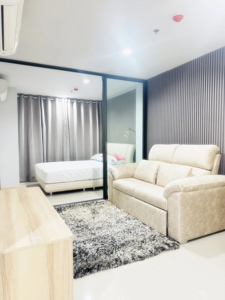 For rent: Life Ladprao, 20th floor room, very high, spacious room, comfortable, fully decorated, must arrange.