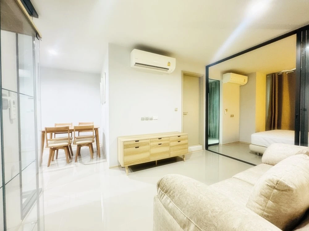 For rent: Life Ladprao, 20th floor room, very high, spacious room, comfortable, fully decorated, must arrange.
